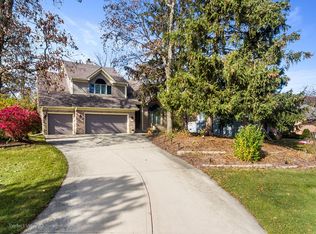 1050 Ridgewood Dr, West Chicago, IL 60185