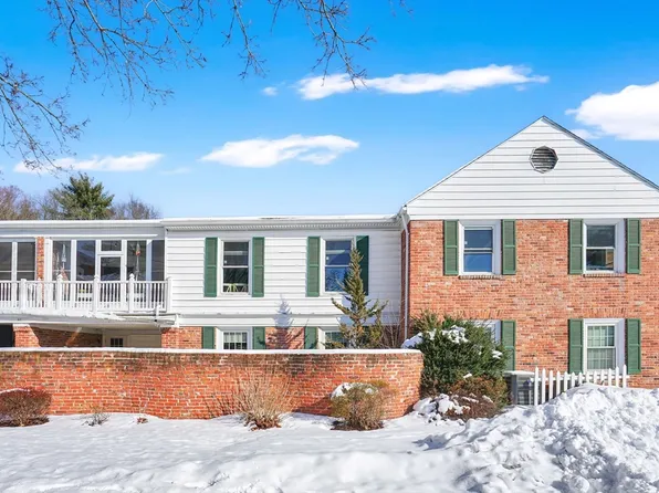 40 Halifax Ct APT D, Springfield, MA 01108