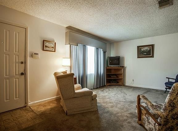 4th image of 1009 E Boyce Ave