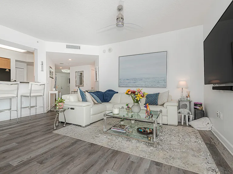 111 SE 8th Ave #705 — Photo 39