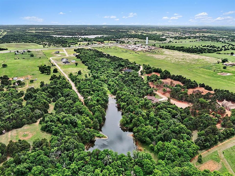 1st image of 960 Creekside Trl #4