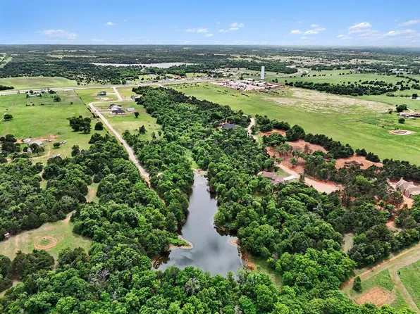 960 Creekside Trl #4, Guthrie, OK 73044
