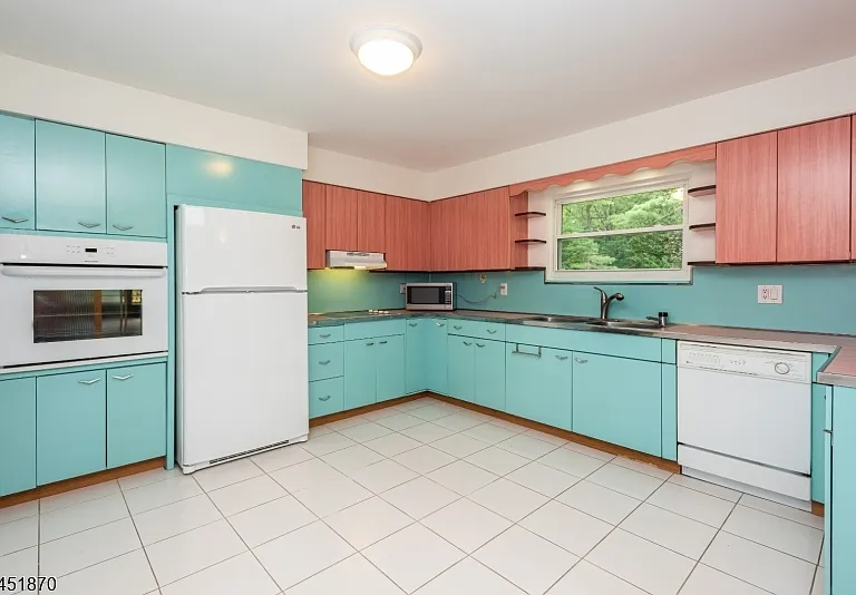 681 Easton Ave — Photo 6