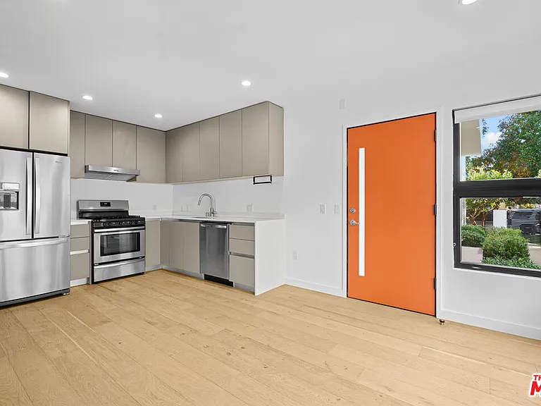 11795 Gateway Blvd #4 — Photo 6