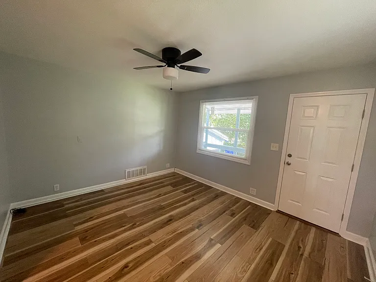 505 McKay Ct — Photo 5