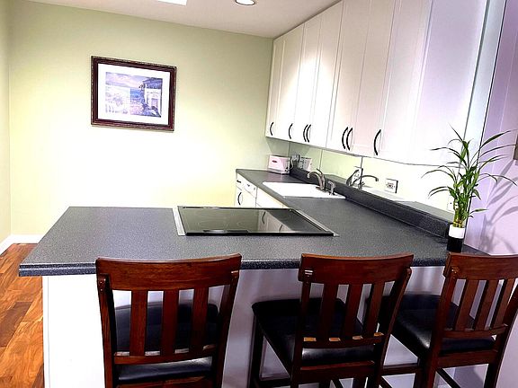2nd image of 362 Kelburn Rd APT 324