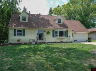 607 Lakeview Ave, North Mankato, MN 56003