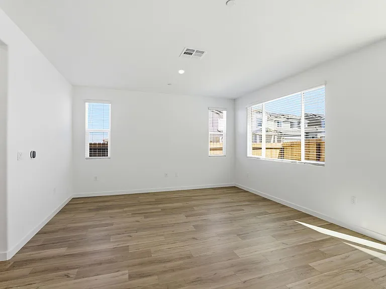 1203 Leonhardt Loop — Photo 5