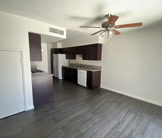 4509 Buena Vista Dr — Photo 2