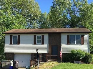 410 Saint Anthony Dr, Godfrey, IL 62035