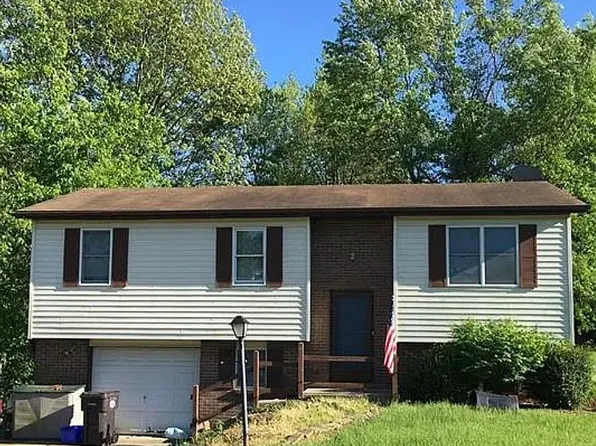 410 Saint Anthony Dr, Godfrey, IL 62035