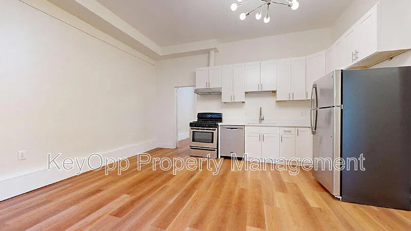 2 bed, 1.0 bath, 801 sqft, $4,250 — Photo 3