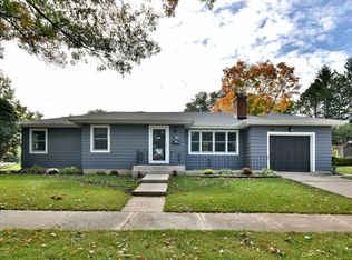 977 Roslyn Rd, Glen Ellyn, IL 60137