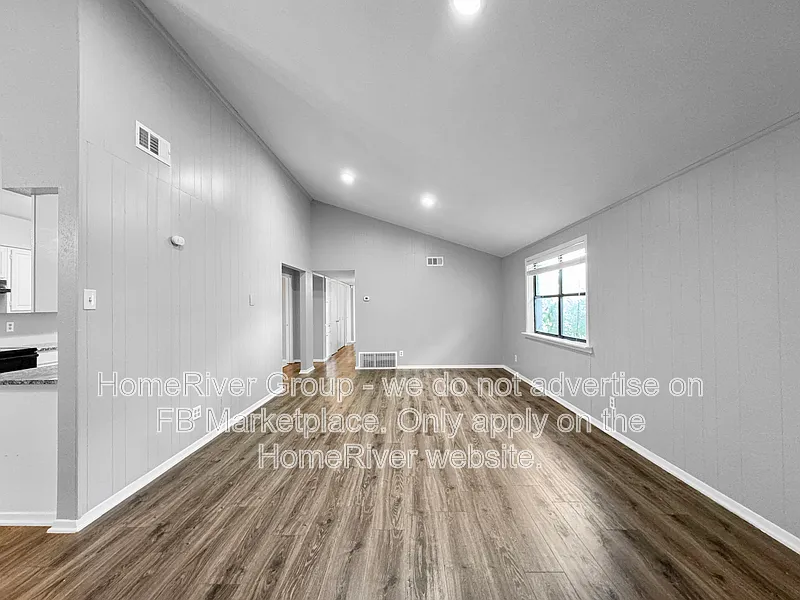 3 bed, 2.0 bath, 1427 sqft, $2,295 — Photo 3