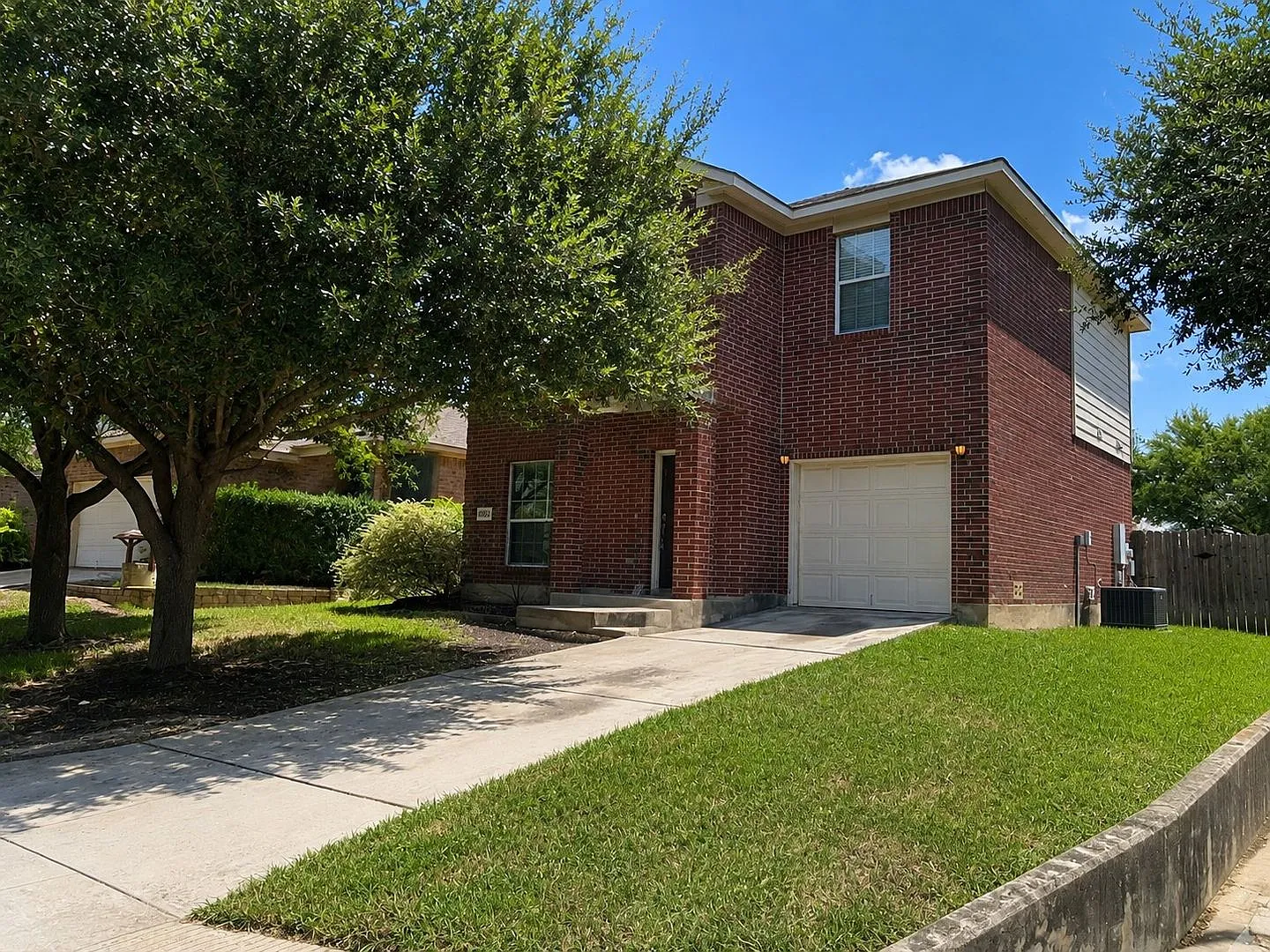 Spacious Home With Oversized Backyard & Lawn Service Included! — Photo 2