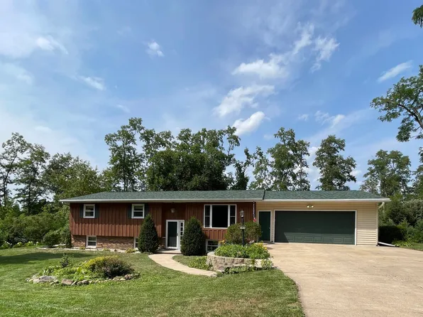 485 Hillside Dr, Berlin, WI 54923