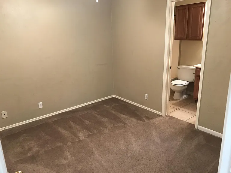 417 Live Oak St — Photo 6