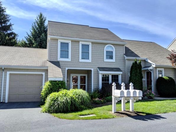 284 Crescent Dr, Hershey, PA 17033
