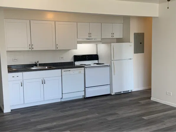 750 N Pioneer Rd, Waukegan, IL 60085