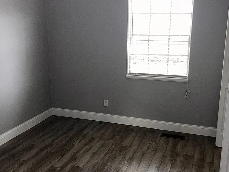335 N Sycamore Dr — Photo 12