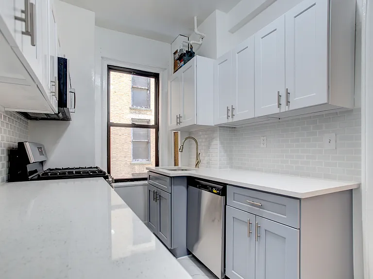 315 W 102nd St #4D — Photo 4