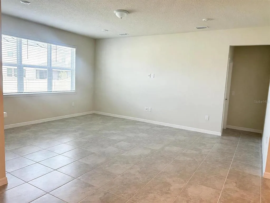4 bed, 2.0 bath, 1850 sqft, $2,200 — Photo 2