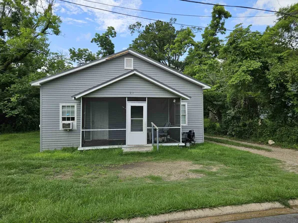 216/222 Bowen St, Pelham, GA 31779