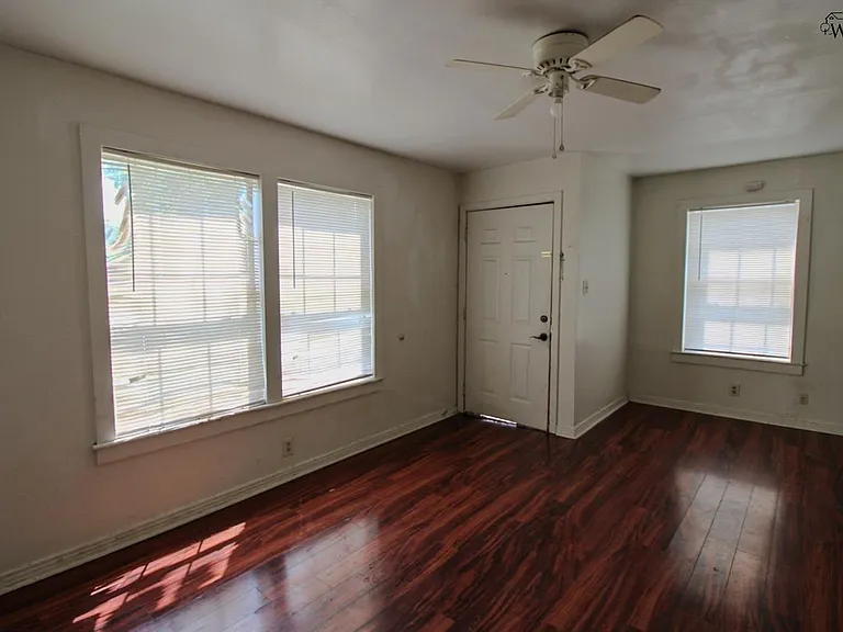 1640 Hawes Ave — Photo 4