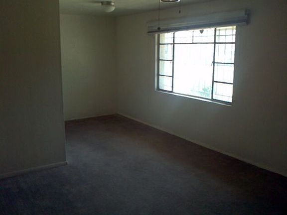 4th image of 1823 E Wood St