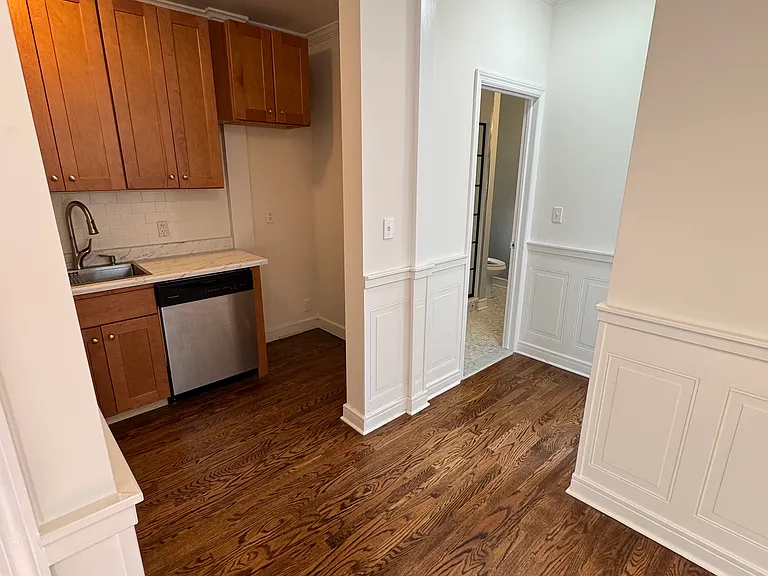 70 Lewis St #1R — Photo 3