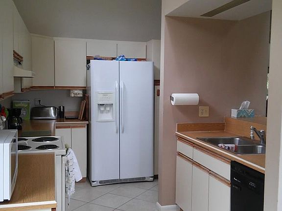 5th image of 10 Cayuga Ct