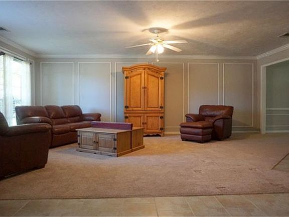 3rd image of 2112 Augusta Dr