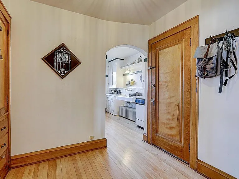 2078 Ludington Ave #UPPER — Photo 10