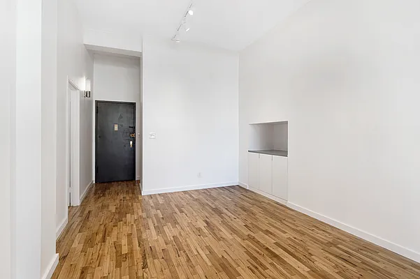 Rented by Compass | media 19