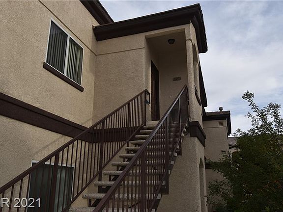 2nd image of 2291 W Horizon Ridge Pkwy Unit 8247