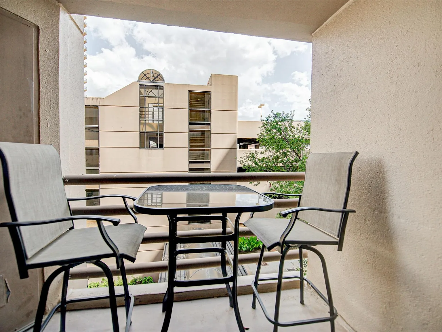 1 bed, 834 sqft, $1,750 — Photo 3