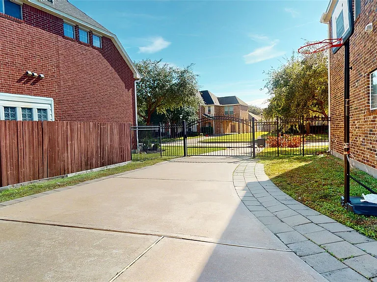 8538 Sunrise Meadow Ln — Photo 45