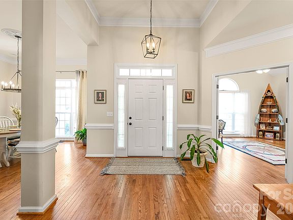 3rd image of 11811 Crossroads Pl