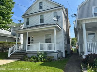 914 Lincoln Ave, Blakely, PA 18447