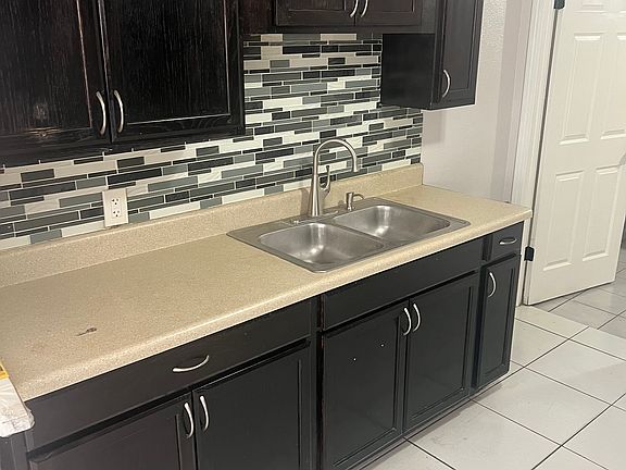 5th image of 208 E Columbus Dr #1/2