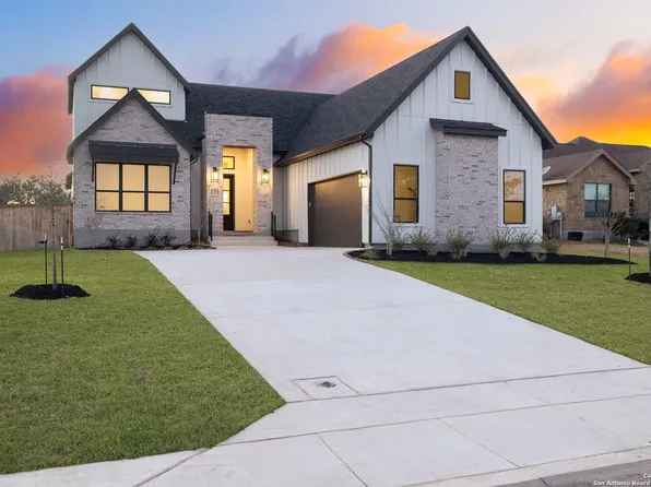 632 Oak Creek, Seguin, TX 78155