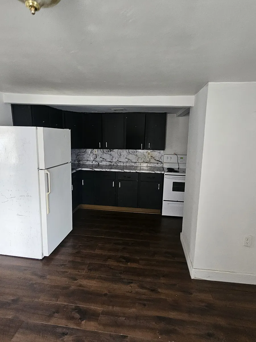 Building Photo - 533 W Shawnee Ave #2
