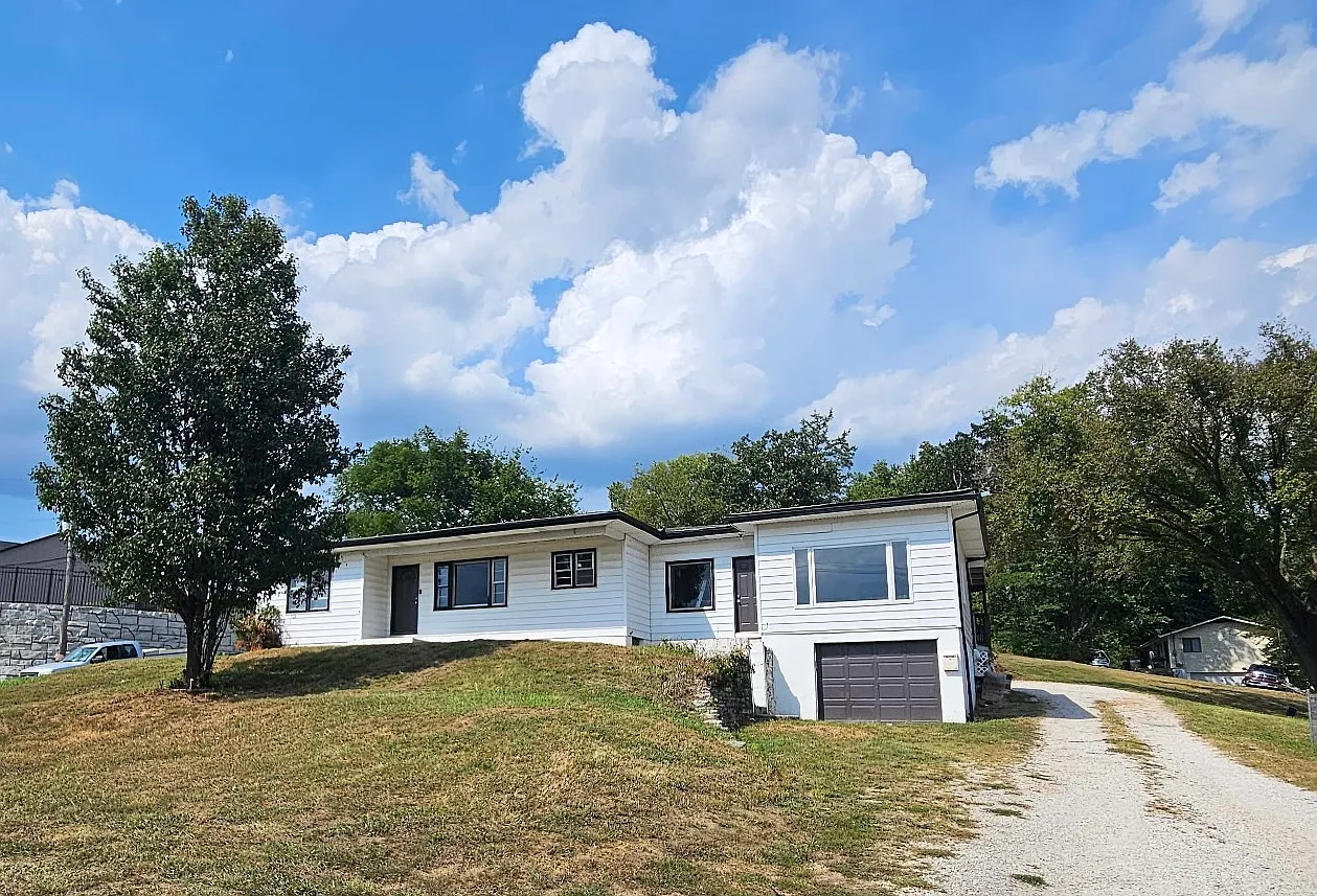 4 bed, 1688 sqft, $1,995 — Photo 3