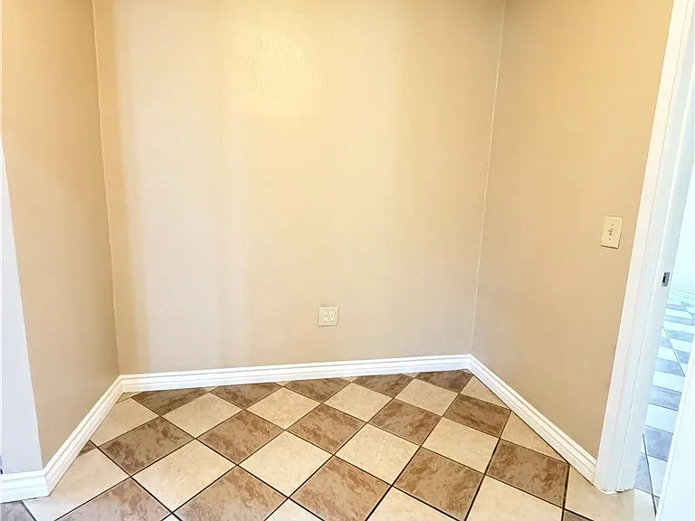 2820 Madison St — Photo 20