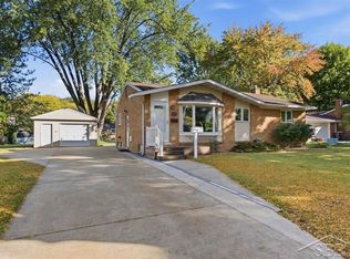 709 Coolidge Dr, Midland, MI 48642
