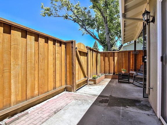 5th image of 2917 Rose Ave