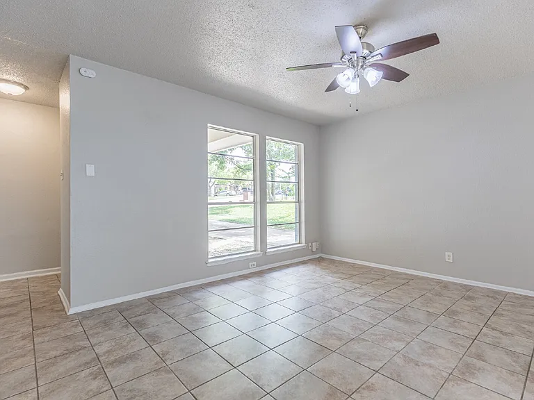 2306 Fairhill St — Photo 5