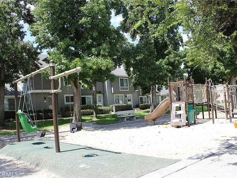 111 Greenfield — Photo 14