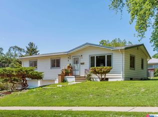 7506 Izard St, Omaha, NE 68114