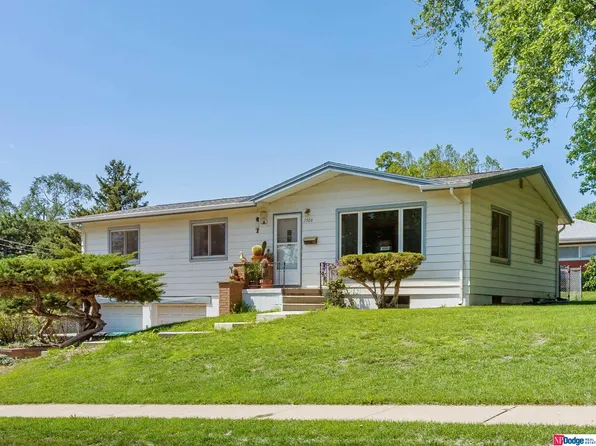 7506 Izard St, Omaha, NE 68114